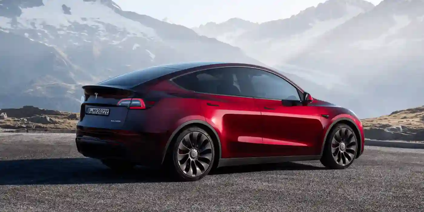 Tesla Model Y: Revolutionizing the SUV Landscape with Electric Elegance